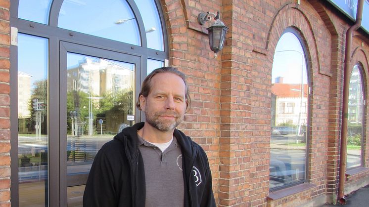 Bosses Färg investerar lokalt