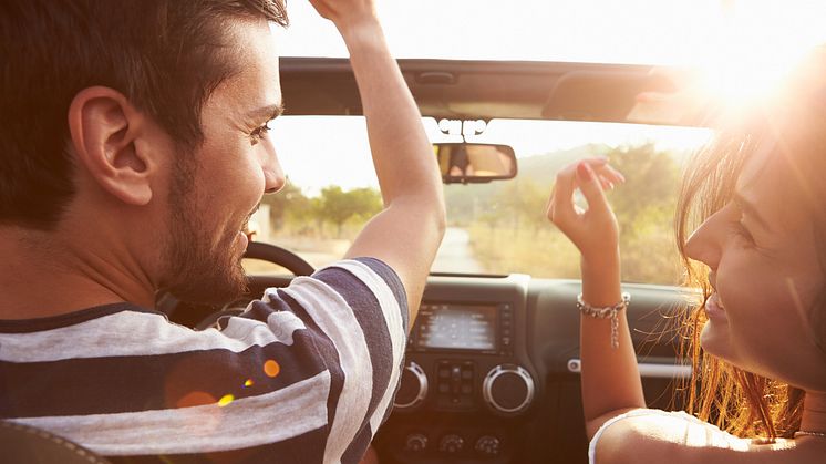 THEME_PEOPLE_FRIENDS_COUPLE_CAR_DRIVING_CONVERTIBLE-shutterstock-portfolio_229736875_Universal_Within usage period_79847