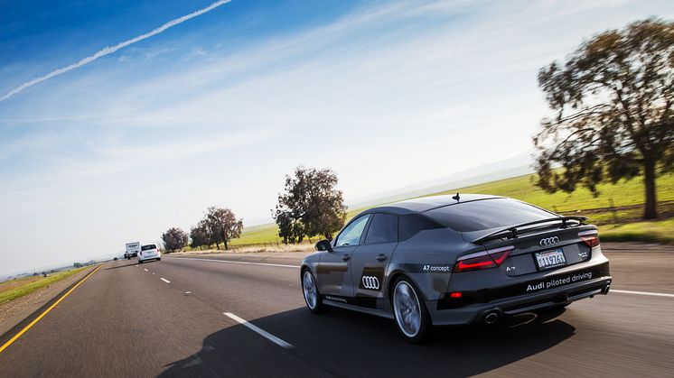 Førerløs Audi A7 på offentlig vej - på vej til Las Vegas og CES 2015