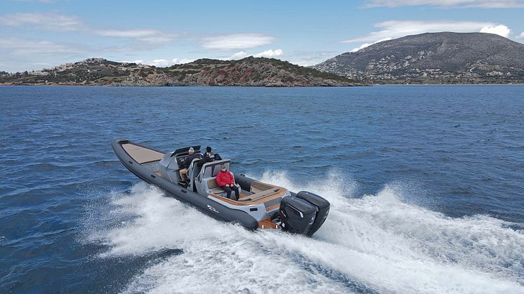 Cox's CXO300 twin diesel outboards on Ribco's Venom 39