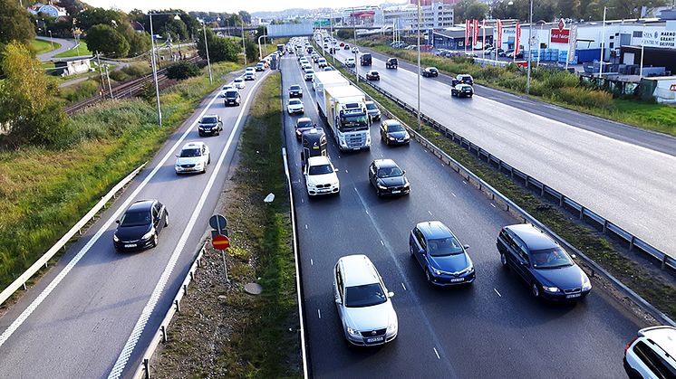 Ny Sifo-undersökning: Fyra av tio positiva till kilometerskatt för personbilar