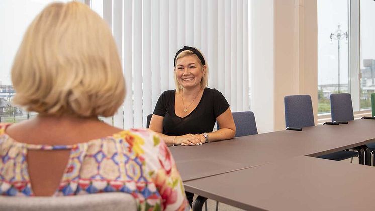  Förbered dig inför intervjun och läs på om företaget, tipsar Maria Rosenlund.