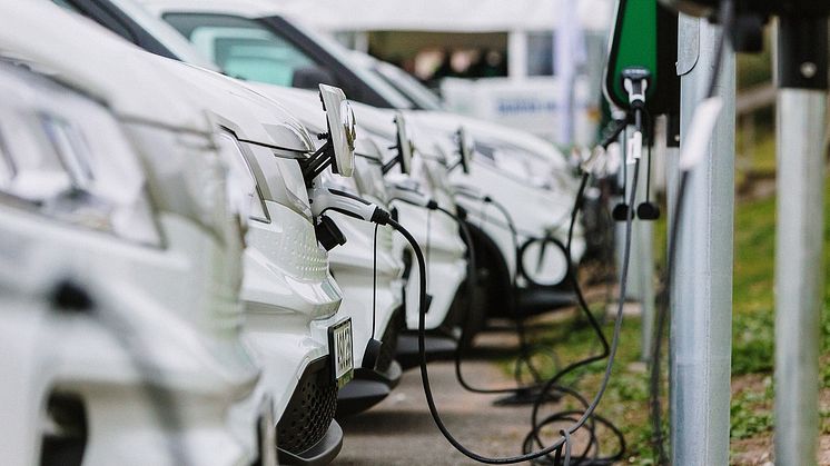 Till L&Ts anläggning i Sköndal har Elektroskandia levererat 12 st laddboxar CTEK CC2 22 kW med dubbla uttag (24 laddpunkter).