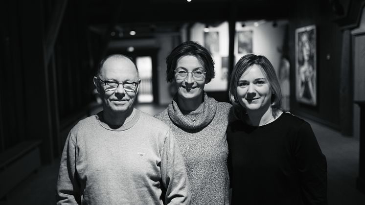 Leif Stinnerbom, Susanne Nyman och Linnea Benneberg i Berättarladan. 