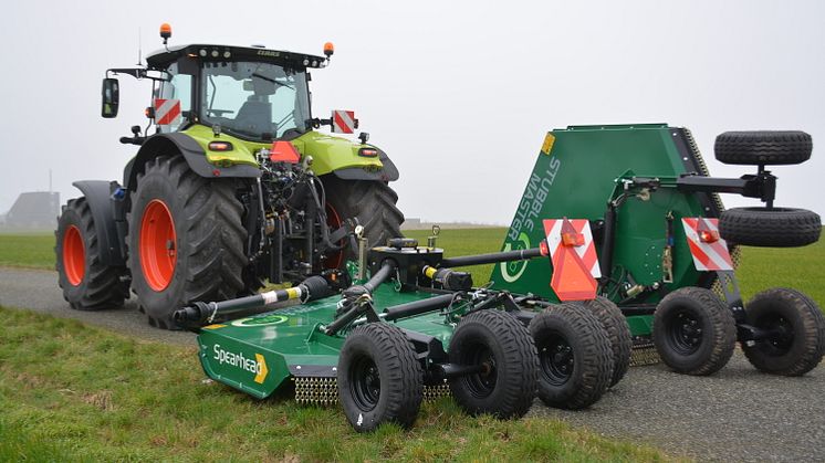 CLAAS traktor with Spearhead.