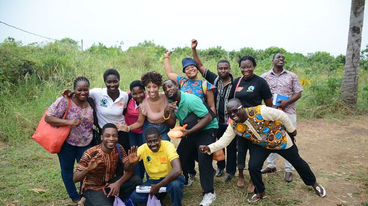 Fairtrades generalsekreterare Hewan Temesghen tillsammans med deltagare på en utbildning om anställdas rättigheter i Ghana som finansieras genom Postkodlotteriet. Foto: Fairtrade Sverige