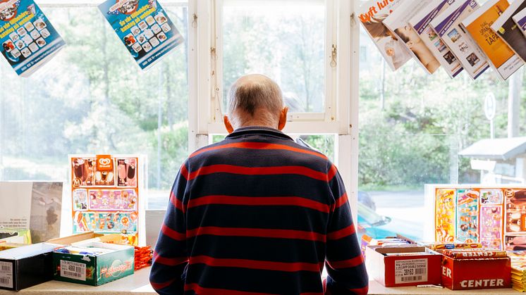 I höst ställer 35 fotografer ut på Arbetets museum med bilder kring temat "osynligt arbete". Här "Öppning" av Anders Engström.