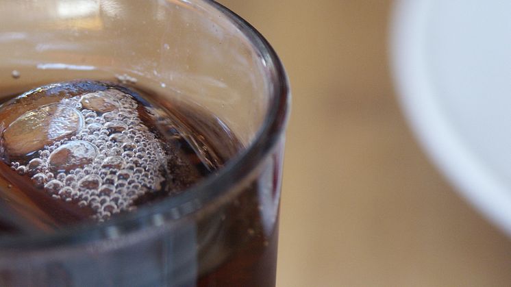 Eleverna får julmust på skolornas jullunch