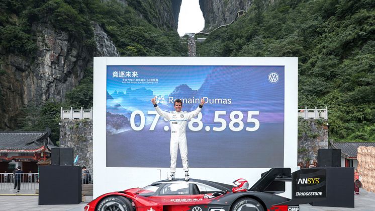 Romain Dumas og ID.R har sat endnu en rekord – denne gang på det kinesiske Tianmen-bjerg.