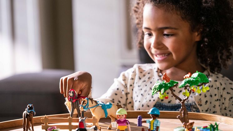 Im Januar erscheinen sechs neue Spielsets aus der Reiterhof-Reihe von PLAYMOBIL