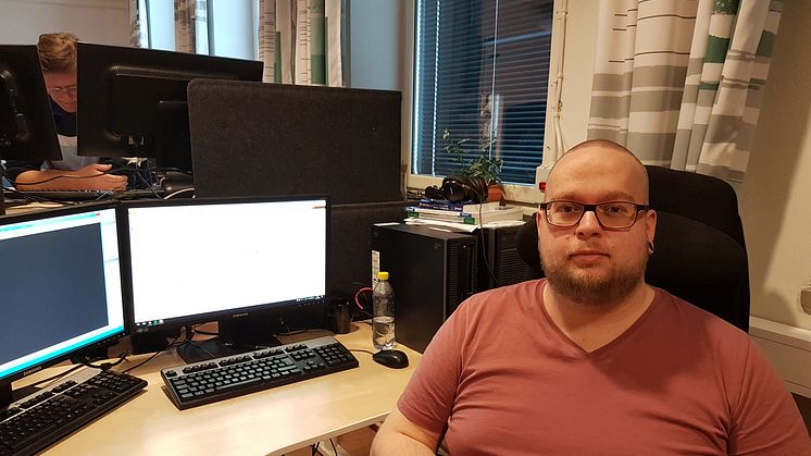 Morten Smedbakken från Mo i Rana är glad över att ha fått en bra IT utbildning i Övertorneå och som oväntat snabbt ledde till jobb.