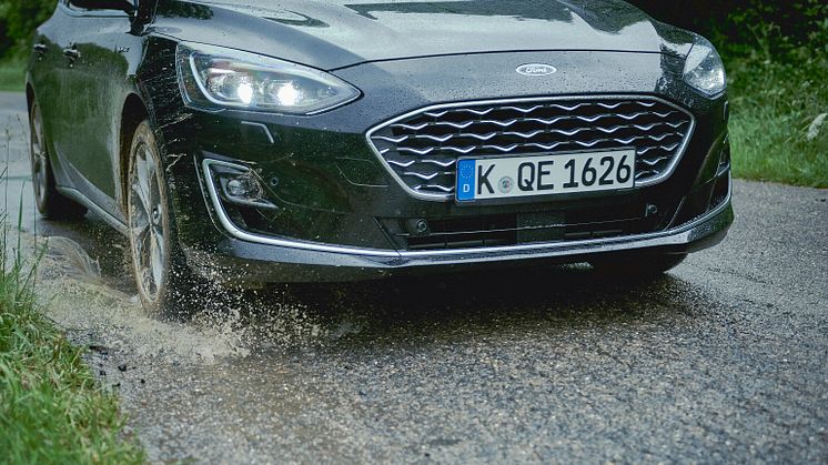 Tekniken i nya Ford Focus varnar förare för förbud mot infart med fordon för att förebygga olyckor 
