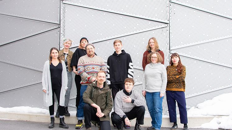 Från vänster: Linda Lundman, Maria Isaksson, Emelie Berglund, Pierre Dackmo, Hampus Berglund Svensson, Gustav Frisk, Ruben Ångqvist, Katarina Paulsson, Lisa Bjurdamm, Mirja Rosendahl. Foto: Jonas Eltes  