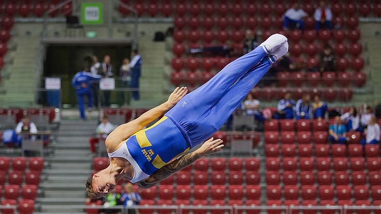 Trampolinare hoppar högt i Europeiska Spelen