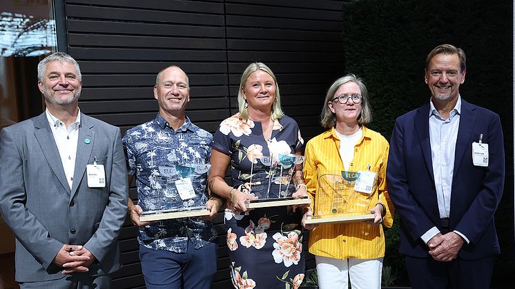 På bild från vänster: Henrik Bos, ordförande ELCA med vinnarteamet från Harplinge Äldreboende: Roger Larsson, Heidi Nilsson, Kerstin Teutsch, Kenneth Lundin.