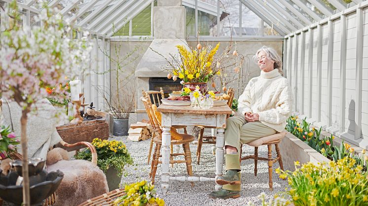 Påsken 2024: Klassiska påskliljor och tulpaner blandas med DIY-pyssel i blomsterarrangemangen 