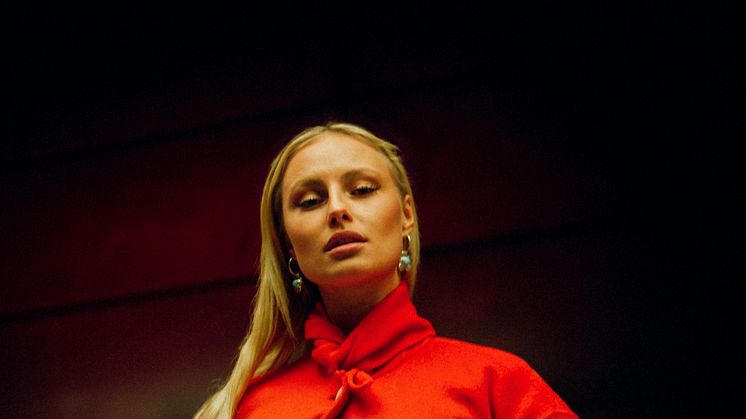 Når Clara drysser popglimmer udover Store VEGA den 10. februar, 2023, bliver det med både gamle og nye sange fra Claras tredje studiealbum, der udkommer i løbet af 2022.