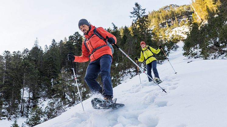 Maier Sports_Schneeschuh_LilandP3_Bewegung_Paerchen