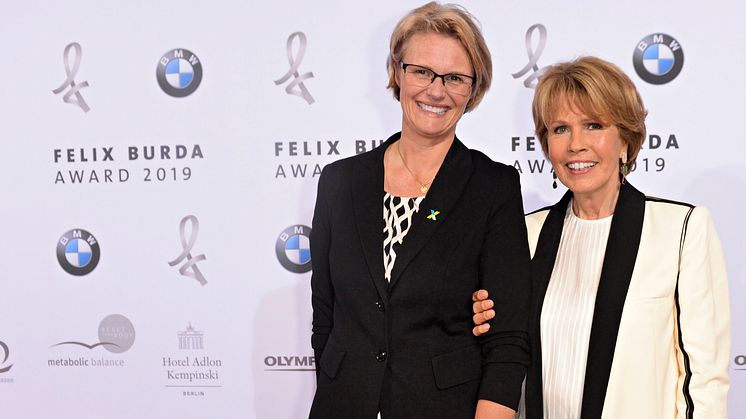 Christa Maar und Anja Karliczek, Bundesministerin für Bildung und Forschung, beim Felix Burda Award 2019