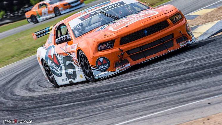 Andreas "Adde" Ahlberg i V8 Thunder Car banracing ingår i Team Kågered.