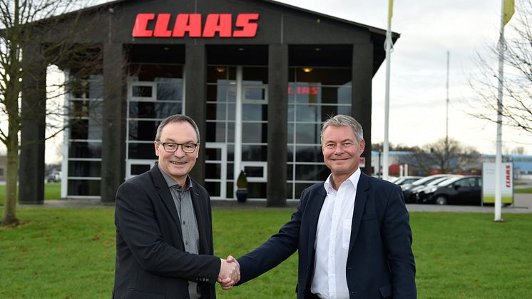 Sten Andersen, Agromeks formand, tv., og Michael Husfeldt, administrerende direktør i Danish Agro Machinery A/S, glæder sig begge over, at der også i 2018 vil være CLAAS maskiner på Agromek. Foto: Wiegaarden.