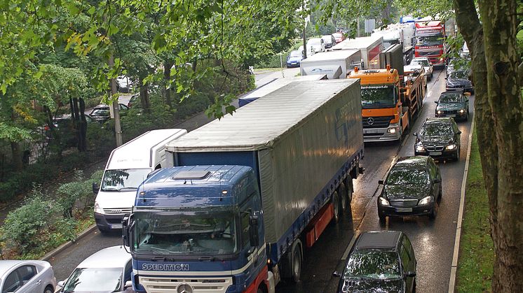 Die Regel lautet: Rechts zu überholen ist verboten. Doch es gibt zahlreiche Ausnahmen. Foto: SIGNAL IDUNA 