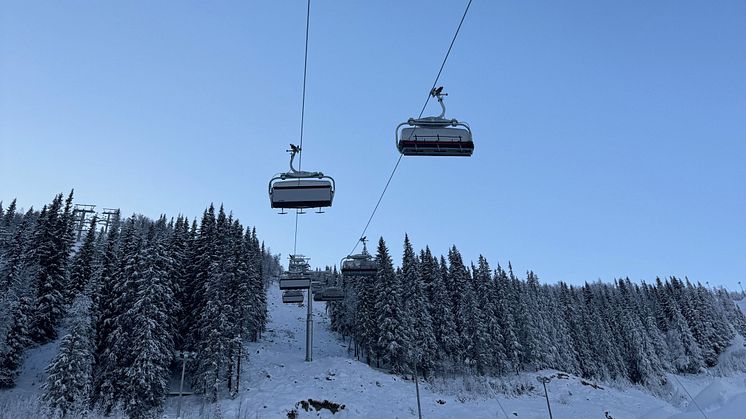 SkiStar Hemsedals nye stolheis – 1.814 meter lange Lodge Express. 