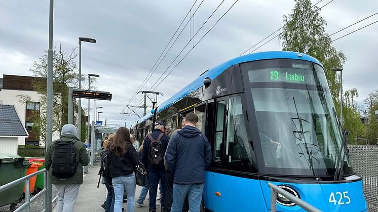 Første trikk ut! Det vil bli etterarbeider, men endelig går trikken på hele Ekebergbanen igjen! Her et bilde fra Holtet mandag ettermiddag.