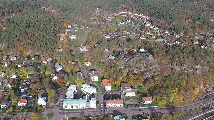 Paradisvägen leder upp till området Paradiset i centrala Partille.