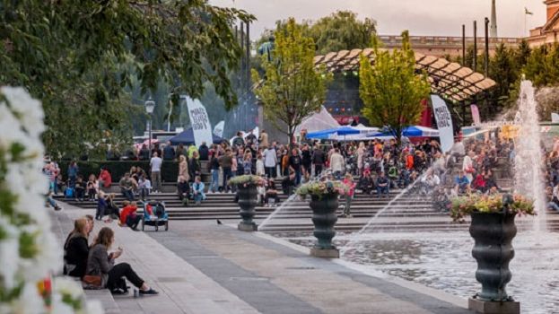 Jessica Frej och Mikael ”Äpplet” Appelgren till Sthlm Street Food i Kungsträdgården 