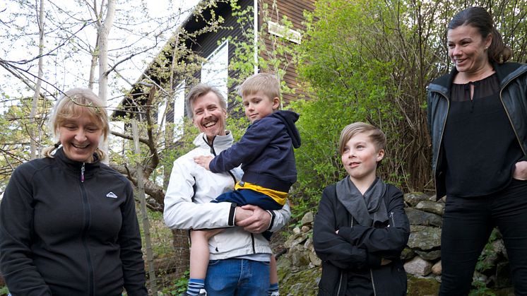 Familjen Svensson får sina bin av Lotta Fabricius Kristiansen
