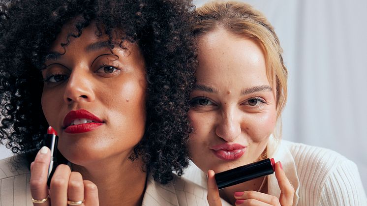 IsaDora relanserer The Perfect Moisture Lipstick med forbedret formel og innovativ refill-emballasje