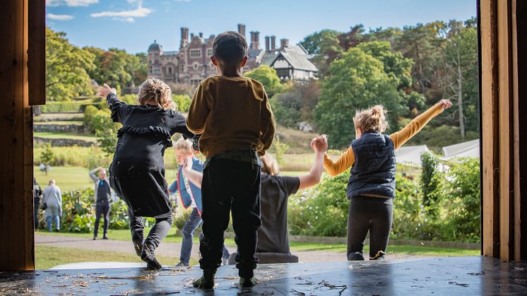 Nu öppnas portarna till sommarens stora familjesatsning"Barnladan" i Magasinet på Tjolöholm Slott!