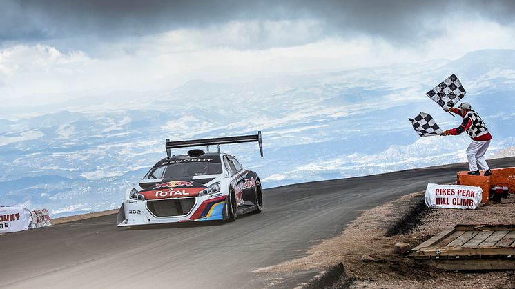 Nytt världsrekord av Loeb i Peugeot 208 T16