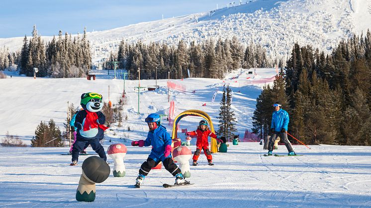 Barnens favorit Loffe med skidfjället Hovärken i bakgrunden Foto: Martin Olson