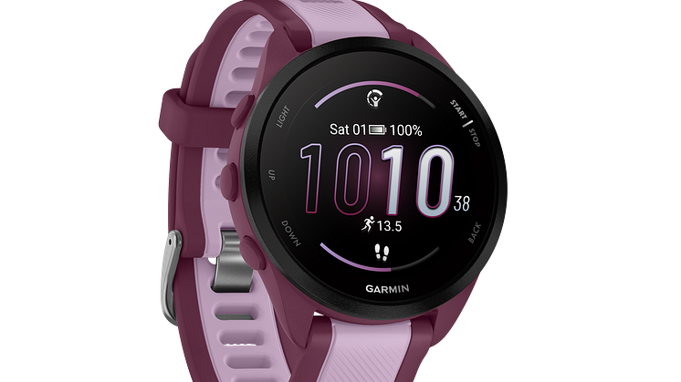 Forerunner165_HR_berry_front-right_0000_merlot_watchface_outlined