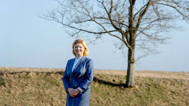 Hvordan sælger man et sted, der snart kan det hele? Tag med HimmerLands nye Salg- og Marketingchef Helle Thomasberg rundt til resortets mange byggeprojekter