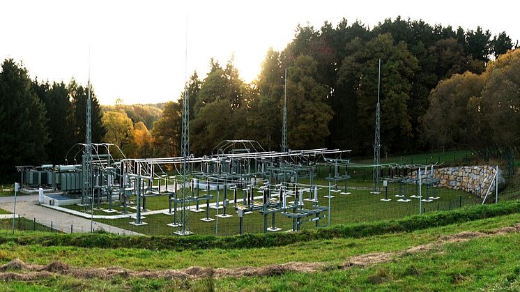 Ein neues Erdkabel wird das Umspannwerk Tann (Foto) im Norden der Gemeinde und die bestehende 110-Kilovolt-Leitung zwischen Simbach und Pfarrkirchen verbinden.