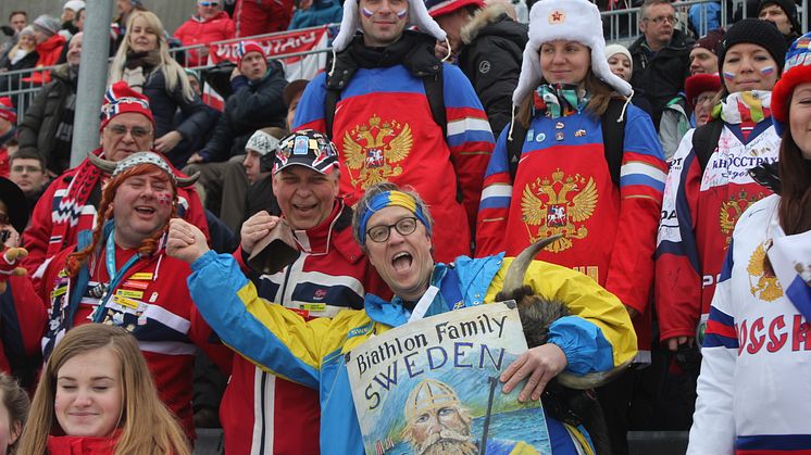 God stemning på tribunen i Holmenkollen 