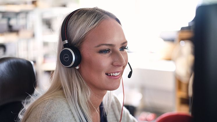 Kontaktcentret H1 Communication drogs med tidskrävande support och telefoni som sällan fungerade. Idag har de, tack vare Telavox, en smidig molnbaserad växel som passar deras omväxlande vardag. 