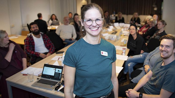 Det är Silviahemmets specialistsjuksköterska Ulrika Granér som utbildar Solgårdens arbetsledare i steg två av Silviacertifieringen. Se faktaruta för mer information om certifieringen.
