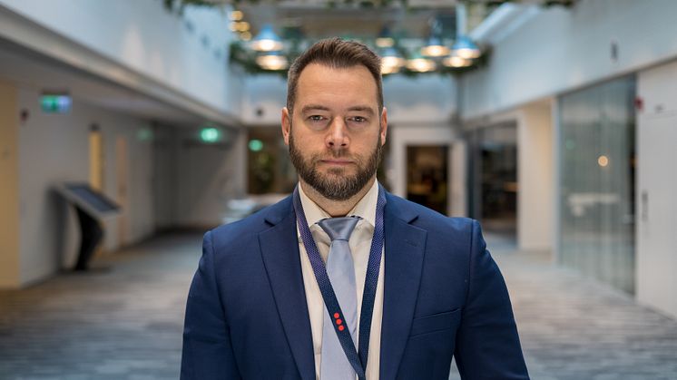 Toprekryt direkt från Stanley Security: Max Wallmo ska ta brandförsäljningen till nya nivåer. Foto: Securitas Sverige AB.