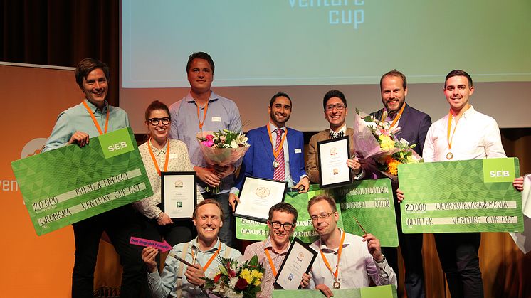 Kvällens fyra vinnande team i Venture Cup Öst - Grönska, CAD Detector, Qlutter och Magic Brush. Fotograf: Victor Ackerheim