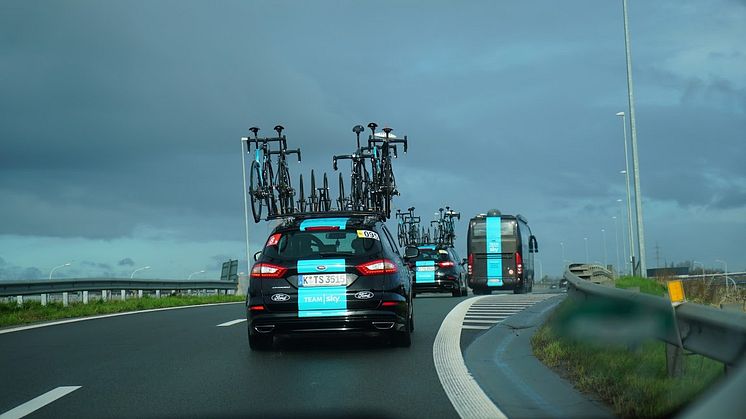 A Team Sky csapat Ford Mondeo kísérőautóját kemény tesztek készítik fel az “Észak Pokla” kerékpárversenyre