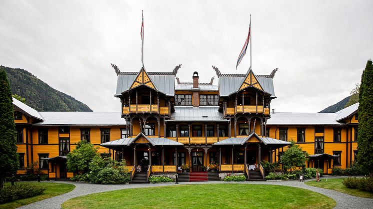 Dalen Hotel har en majestetisk arkitektur og ble bygget i forbindelse med ferdigstillelsen av Telemarkskanalen på 1800-talet.