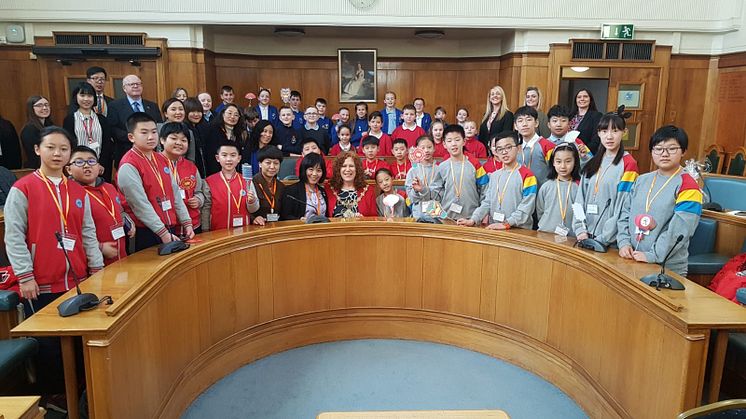 ​Chinese schoolchildren given civic reception at town hall