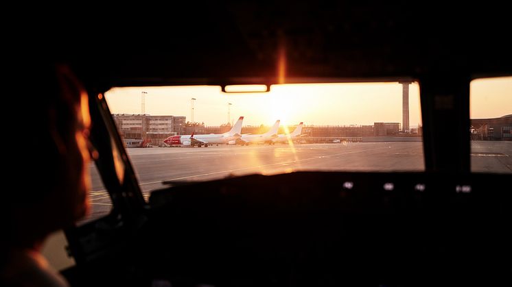 Airport from flightdeck 