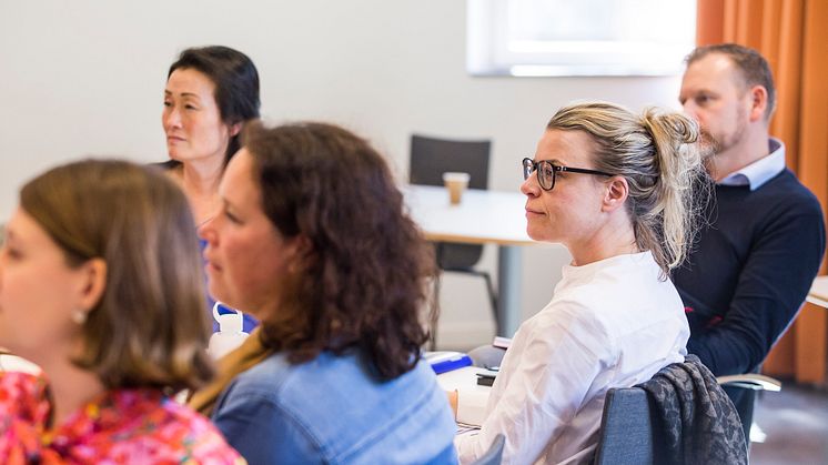 Korta och öppna ledarprogram med fokus på områden i snabb förändring ges på Handelshögskolan i Göteborg