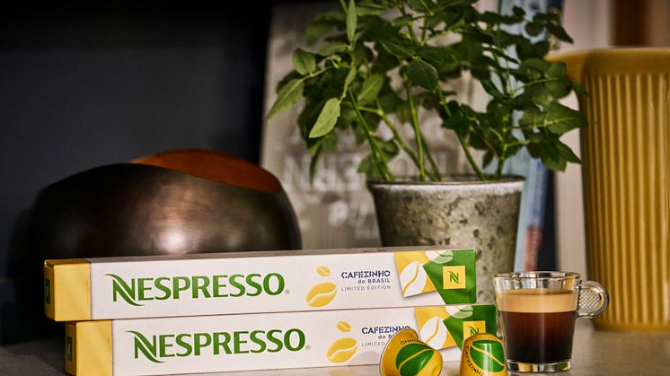 Vår nye Limited Edition Cafezinho do Brasil er inspirert av det fargerike og travle hverdagslivet i Brasil. Dette er en intens og bitter espresso med aromaer av valnøtt og sandeltre, samt undertoner av timian og rosmarin. 