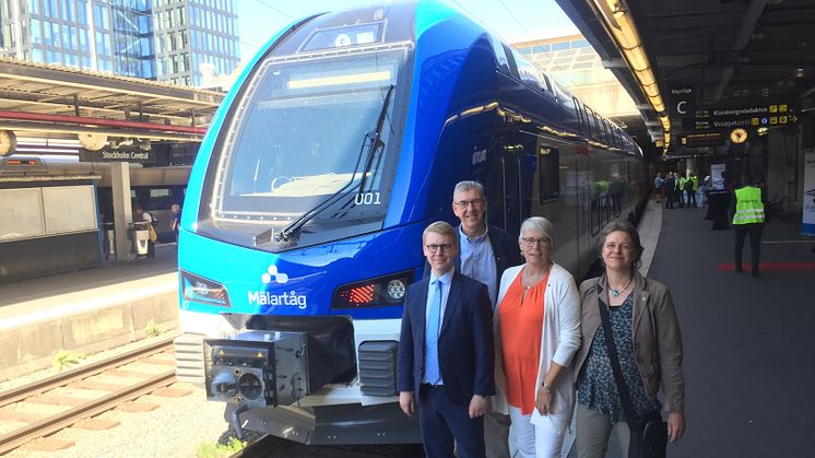 Första nya regionaltåget i Stockholm-Mälardalen har anlänt